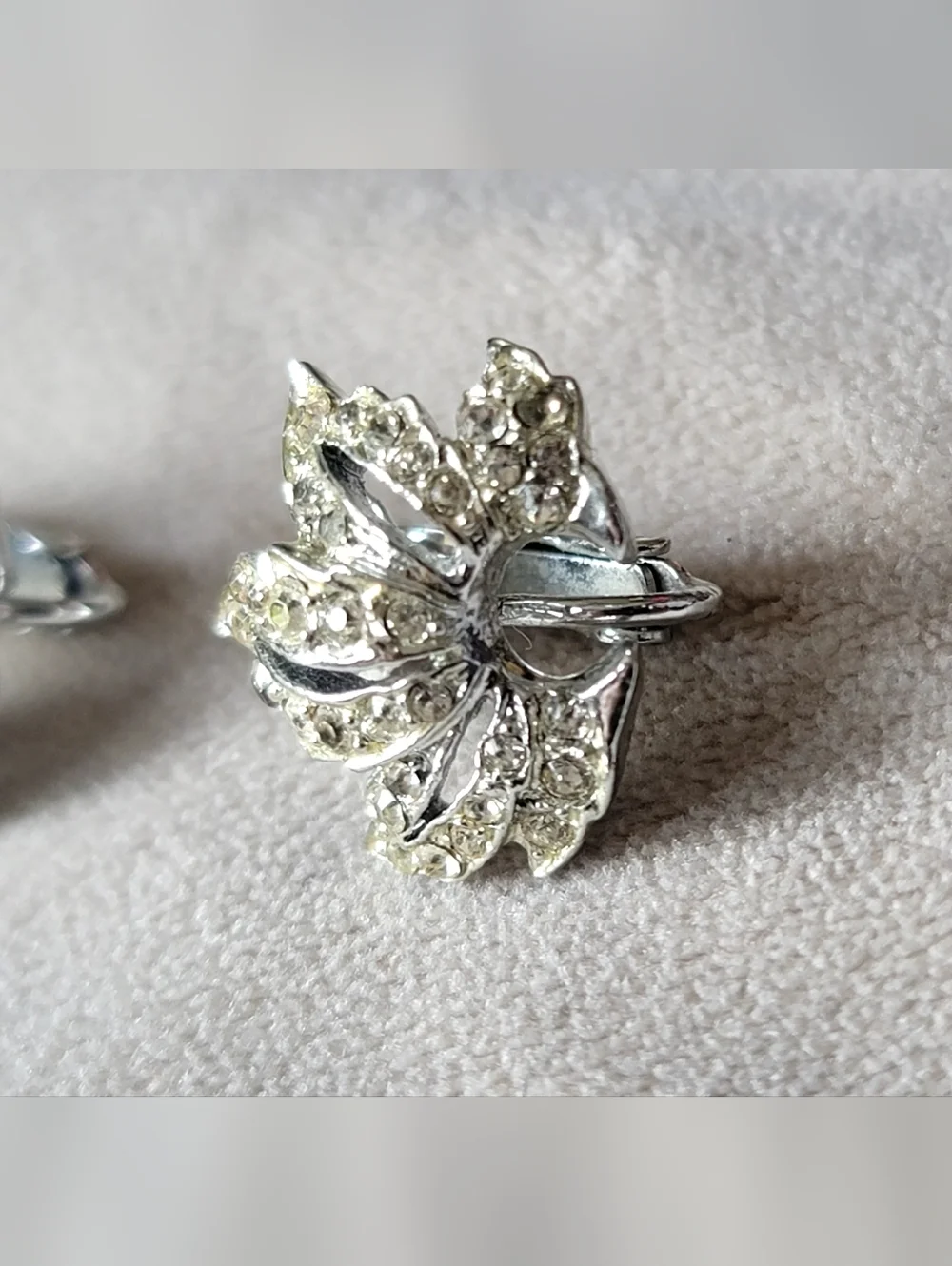 Vtg BOUCHER Clip Earrings Silvertone Rhinestone Leaf Signed (Rhodium Plating)